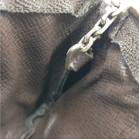 Louis Vuitton Key Pouch - Picture 8 of 9